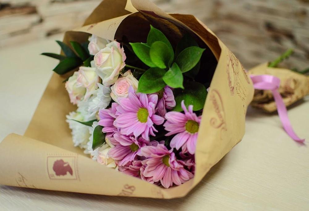 Букет цветов из: Розы и Хризантемы в Солнечном Красноярского края