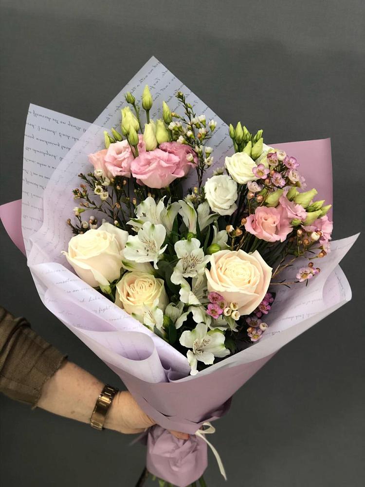 Букет цветов из: Альстромерии, Розы и Лизиантусы в Солнечном Красноярского края