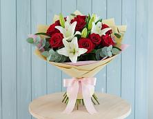 Букет цветов из:  Лилии и Розы в Солнечном Красноярского края