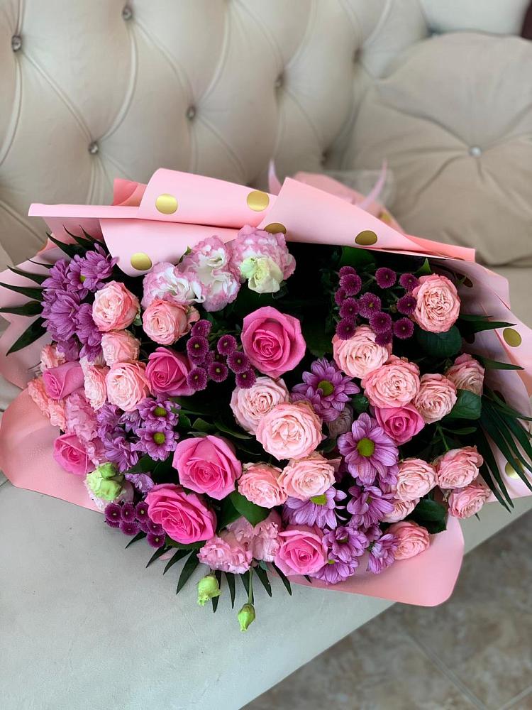 Букет цветов из: Хризантемы, Розы и Лизиантусы в Солнечном Красноярского края