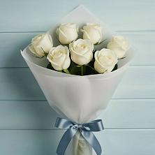 Букет 7 Белых роз Эдлесс Лав в Солнечном Красноярского края