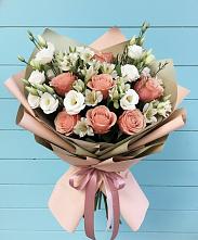 Букет цветов из:  Розы, Альстромерии и Лизиантусы в Солнечном Красноярского края