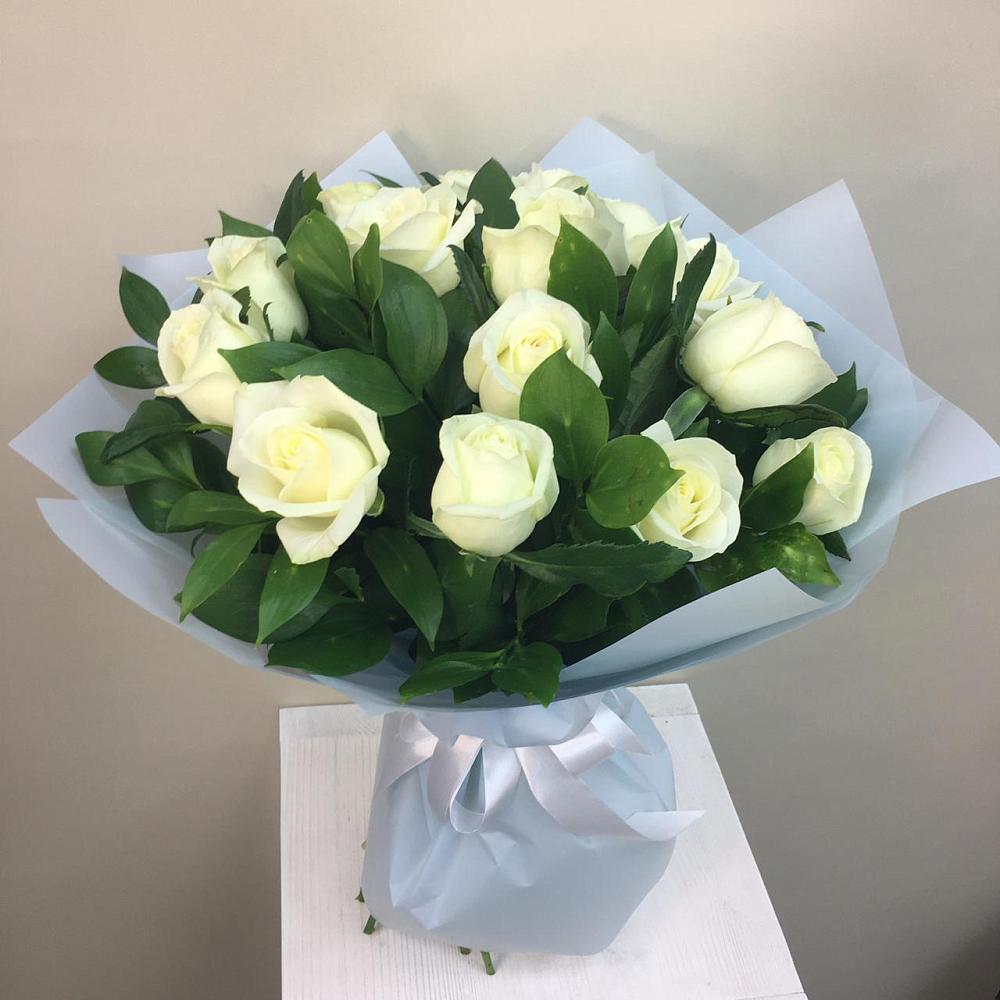 Букет 15 Белых роз Проуд в Солнечном Красноярского края