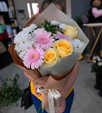 Букет цветов из:  Герберы, Розы и Хризантемы в Солнечном Красноярского края