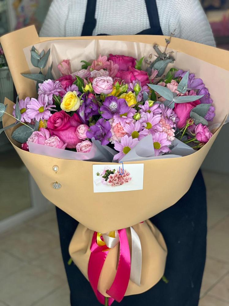 Букет цветов из: Хризантемы, Гвоздики и Альстромерии в Солнечном Красноярского края