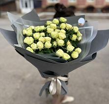 Букет Белые кустовые розы Солинеро в Солнечном Красноярского края