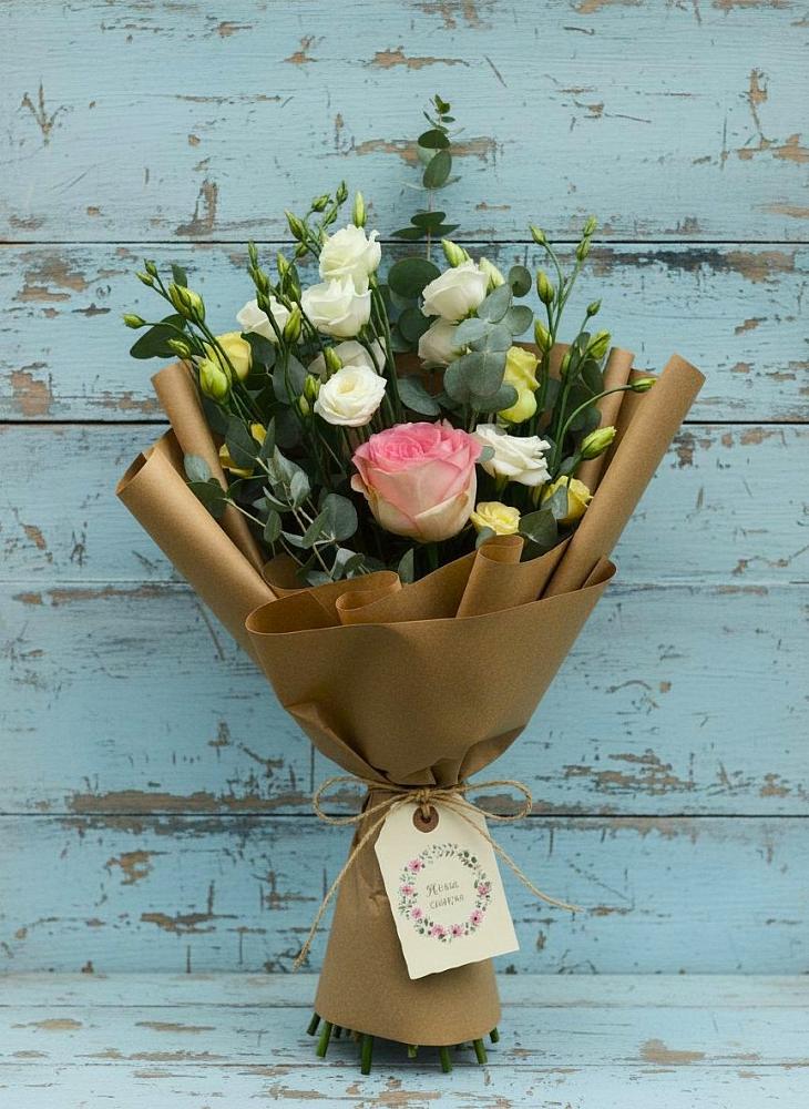 Букет цветов из: Розы и Лизиантусы в Солнечном Красноярского края