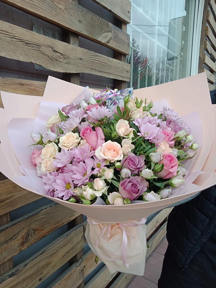 Букет цветов из: Розы и Хризантемы в Солнечном Красноярского края