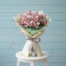 Букет цветов из:  Орхидеи и Розы в Солнечном Красноярского края