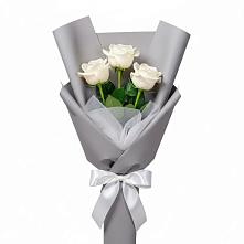Букет 3 белые розы в Солнечном Красноярского края