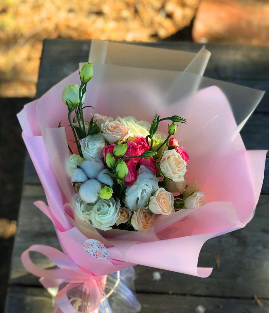 Букет цветов из: Розы и Лизиантусы в Солнечном Красноярского края