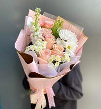 Букет цветов из:  Хризантемы и Розы в Солнечном Красноярского края