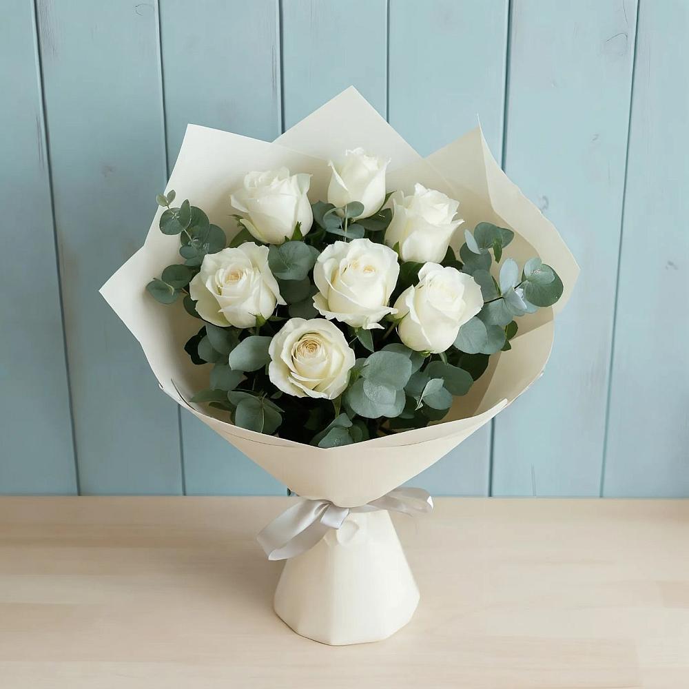 Букет Белые розы в Эвкалипте в Солнечном Красноярского края