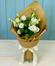 Букет цветов из:  Хризантемы и Лизиантусы в Солнечном Красноярского края