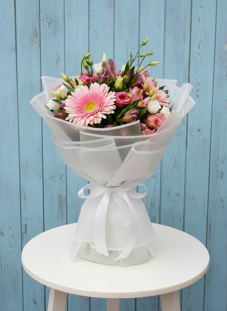 Букет цветов из: Герберы, Альстромерии и Лизиантусы в Солнечном Красноярского края