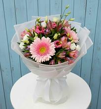 Букет цветов из:  Герберы, Альстромерии и Лизиантусы в Солнечном Красноярского края