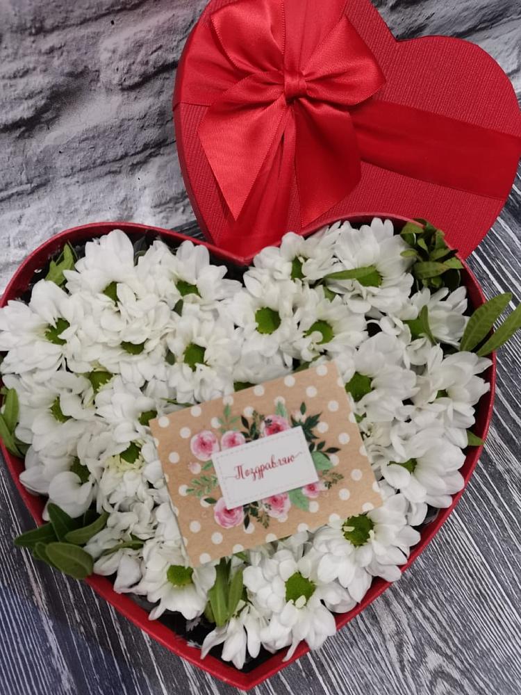 Цветочная композиция из Хризантемы в виде сердца в Солнечном Красноярского края