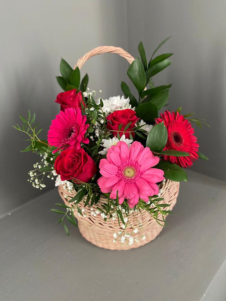 Цветочная композиция из Розы, Хризантемы и Герберы в корзине в Солнечном Красноярского края