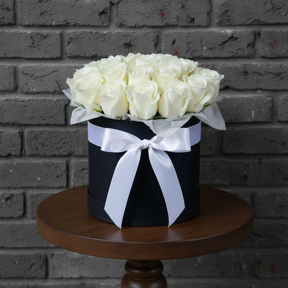 Цветочная композиция из Розы в шляпной коробке в Солнечном Красноярского края