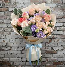 Букет цветов из:  Розы, Лизиантусы и Гвоздики в Солнечном Красноярского края