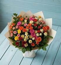 Букет Микс из разноцветных кустовых роз в Солнечном Красноярского края